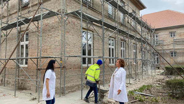 Обнова фасаде на најстаријој згради болнице